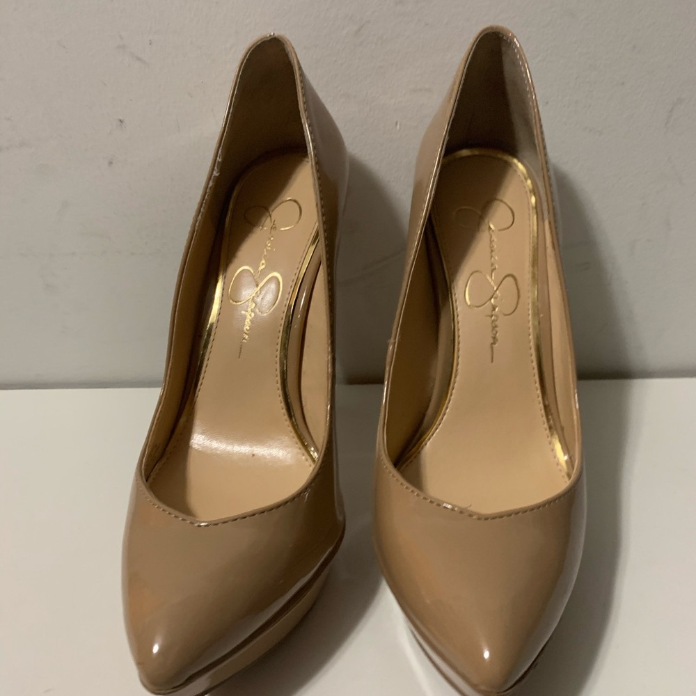 Jessica Simpson pump